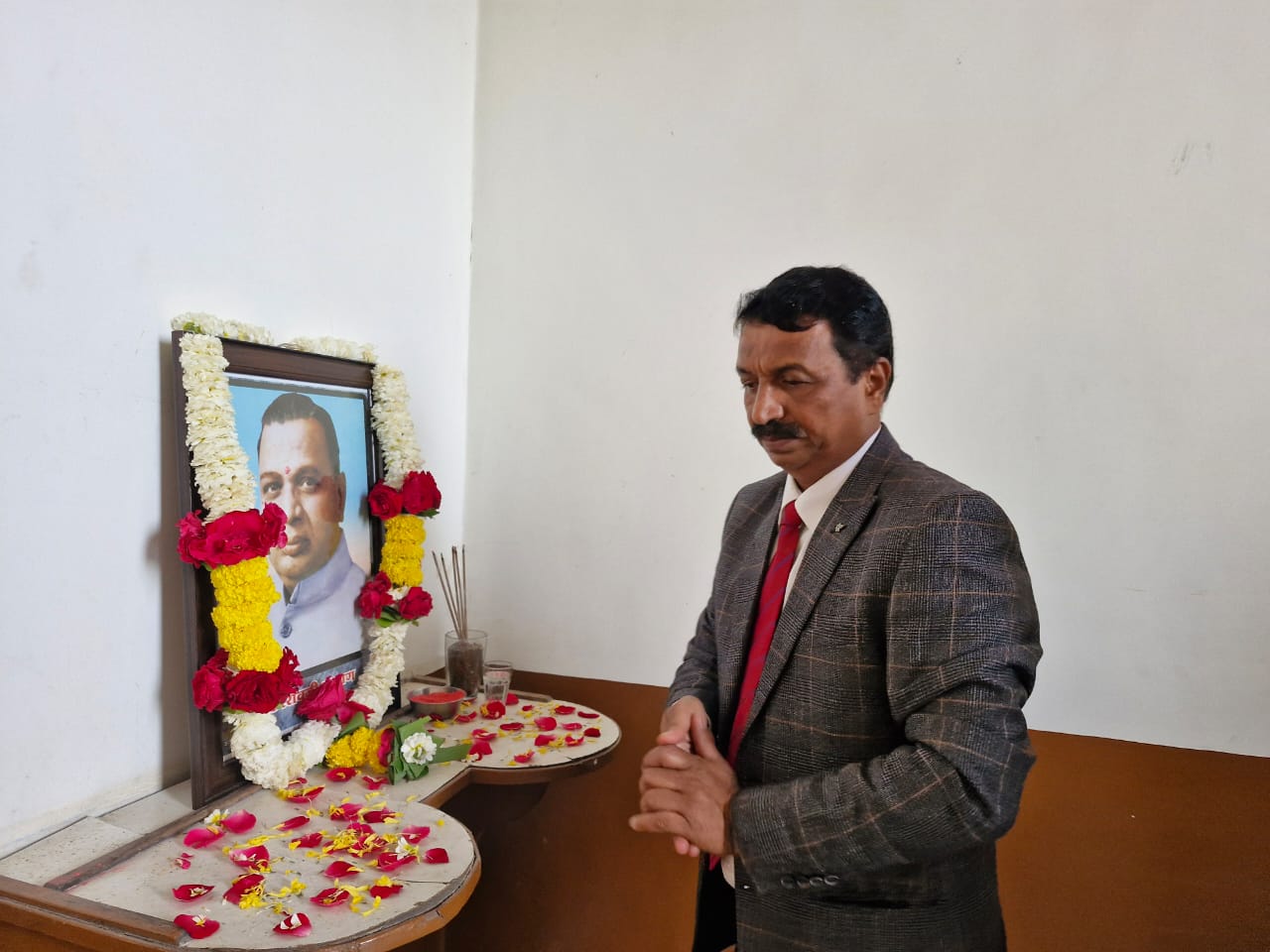 Homage to Dr. Shankarrao Chavan 