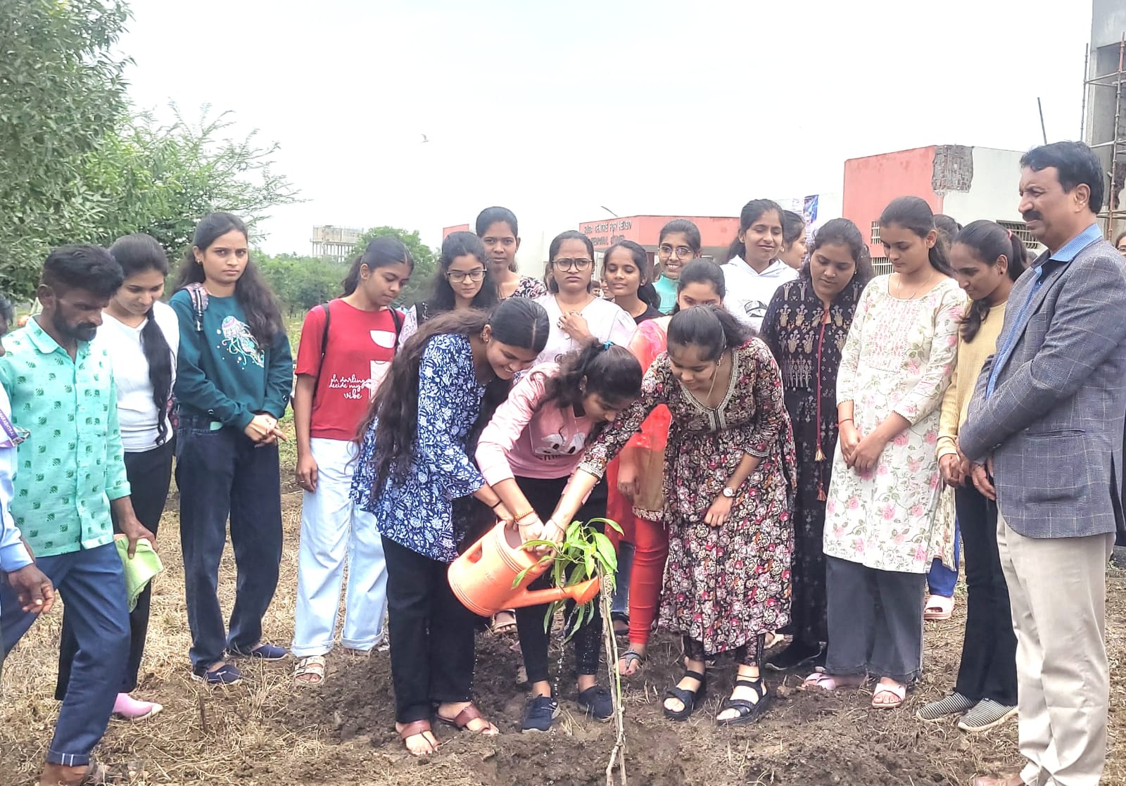 लेखाबद्दल अधिक वाचा राज्यपाल महोदयांच्या मार्गदर्शनानुसार वृक्षलागवड करून कुलगुरूंचा वाढदिवस साजरा